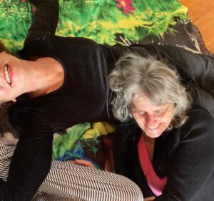 Knuffelen geeft oxytocine, daar word je blij van